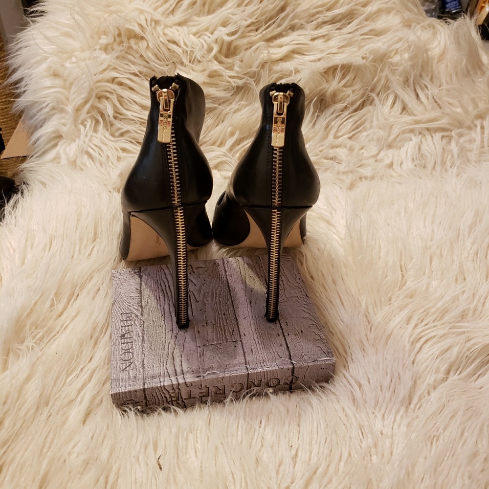 4.5 inch black leather stilettos w gold zip detail